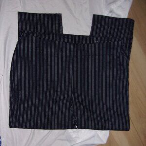 🌟 Chicos size 1.5 short pants womens   stretch medium striped casual dress